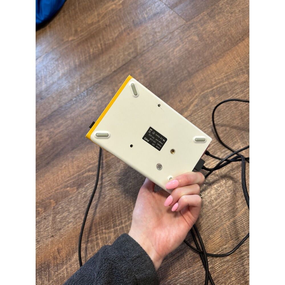 Projector with USB-C cable connector - Picture 2 of 8
